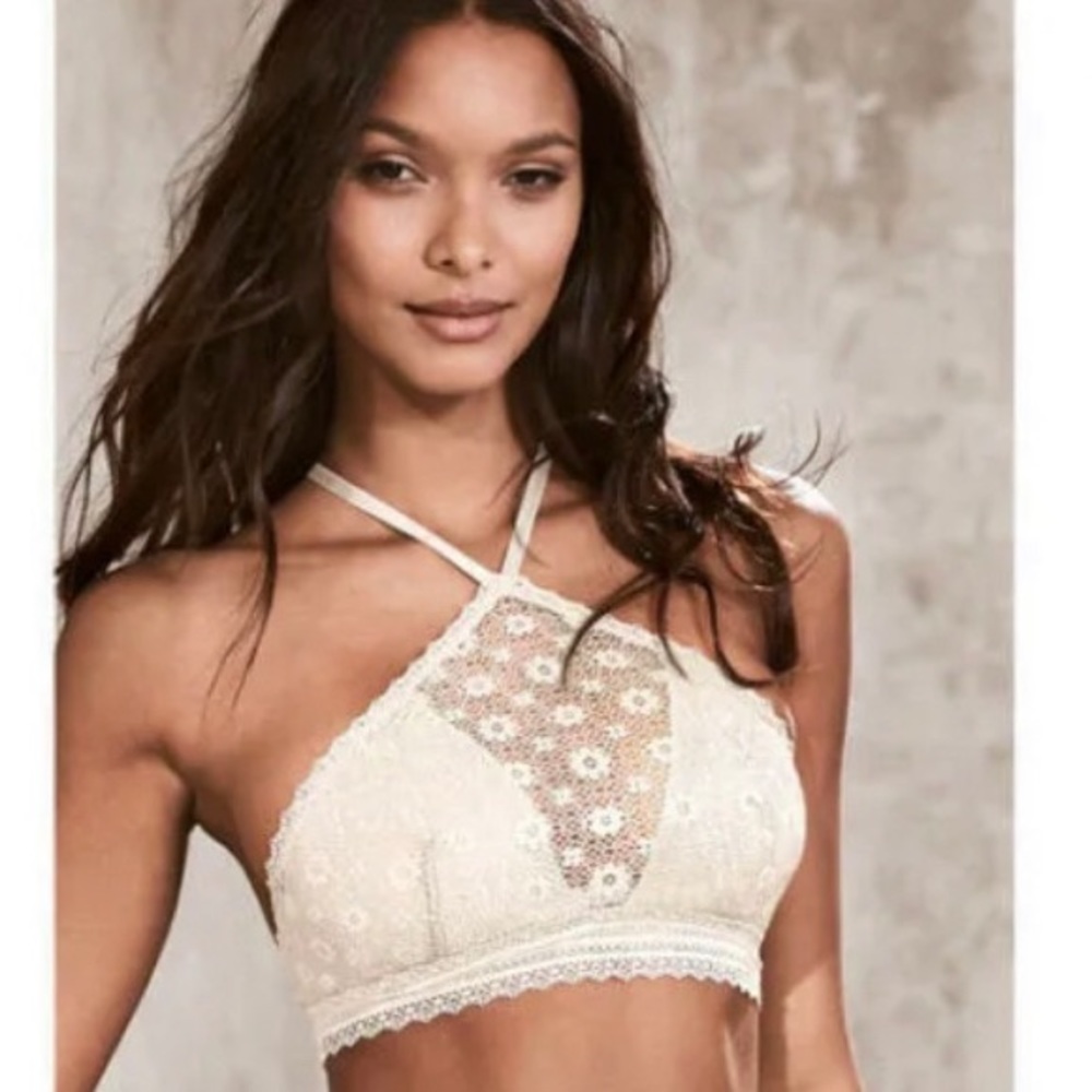 VICTORIA'S SECRET
High-Neck Crochet Lace Bralette